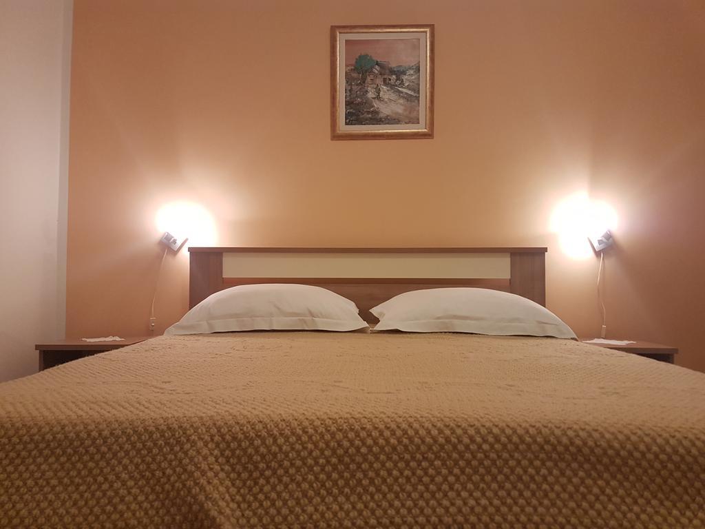 Apartments Goic Jelsa Kültér fotó